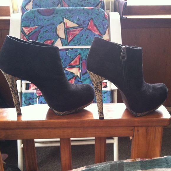 Sofia Vergara Booties. Size; 10 - Picture 2 of 4