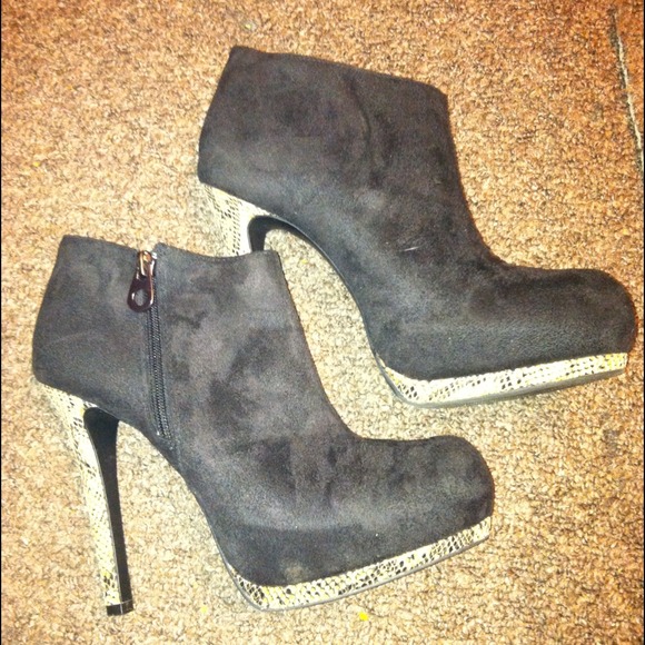 Sofia Vergara Booties. Size; 10 - Picture 4 of 4