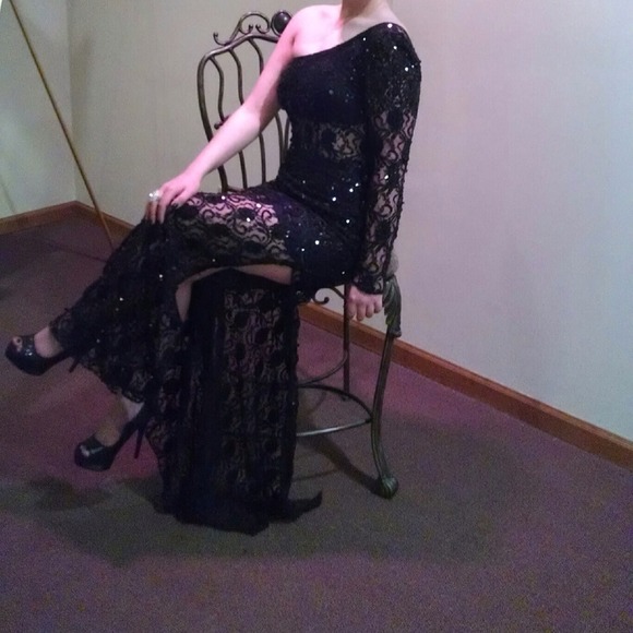 🎉Host Pick🎉 Lace & Sequins Formal Prom Dress - Picture 2 of 4