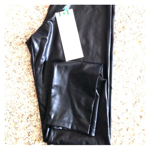 Size Medium Liquid Leggings