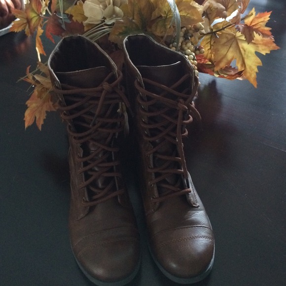 Super cute Leather brown boots - Picture 2 of 3