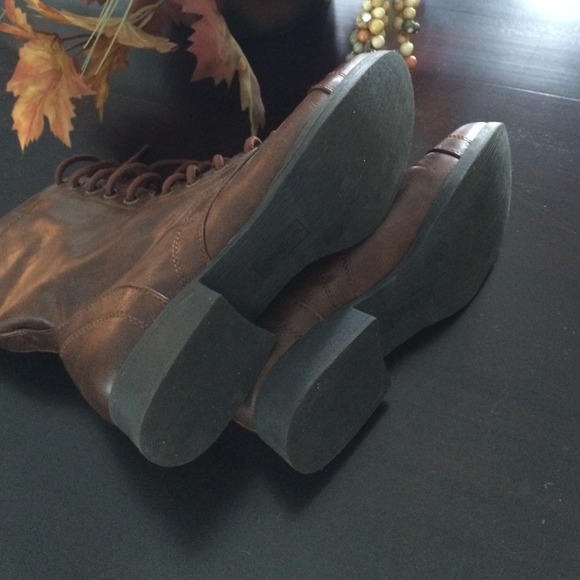 Super cute Leather brown boots - Picture 3 of 3