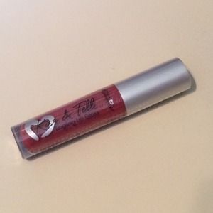 Kiss & Tell lip gloss!