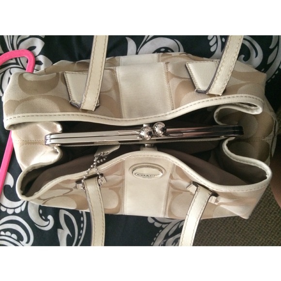 Coach Large Clasp Purse - Picture 2 of 4