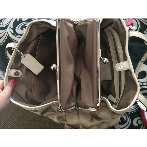 Coach Large Clasp Purse - Picture 3 of 4