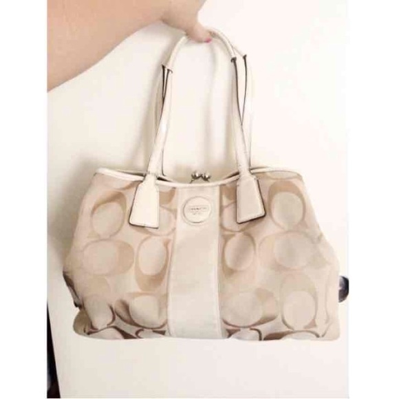 Coach Large Clasp Purse - Picture 4 of 4