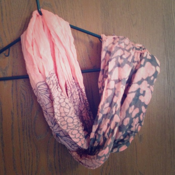 Pink scarf with gray details