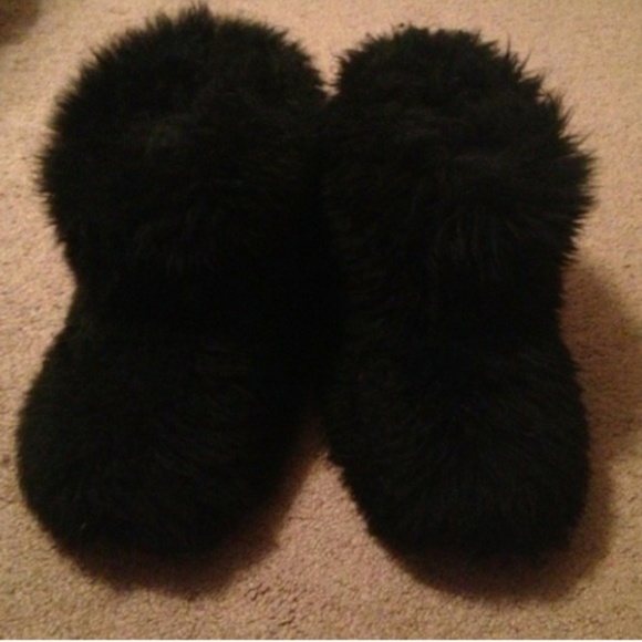 ISO fluffy momma UGGS !!!