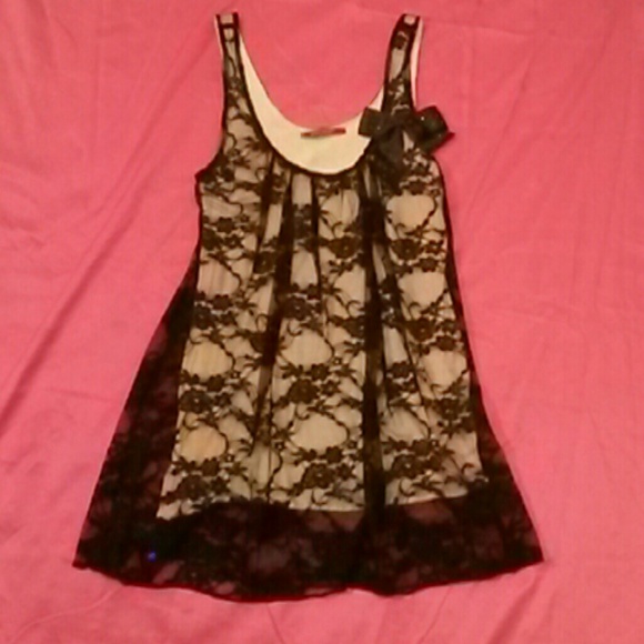 Black and pink lace tank
