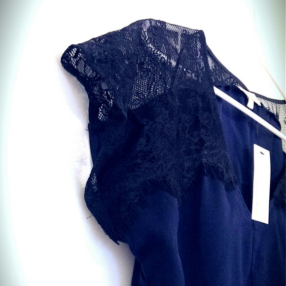 NWT Black n Blue V-neck with Lace - Picture 3 of 4