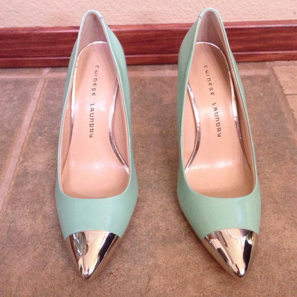 Chinese Laundry Point Toe Pump