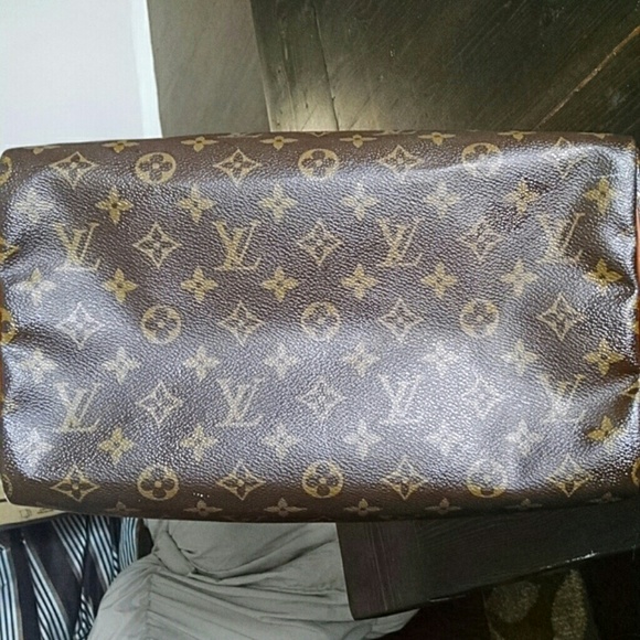 Sold Louis Vuitton purse - Picture 2 of 4