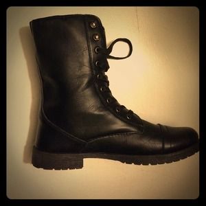Ladies/teen Combat boots
