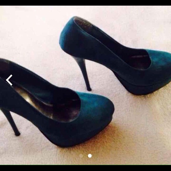 Dark green pumps!!!! 🎀 - Picture 2 of 2