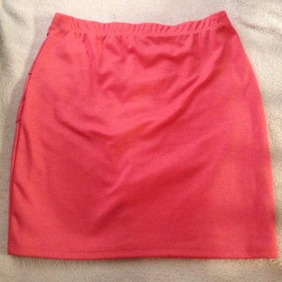 Mini skirt - Picture 2 of 2