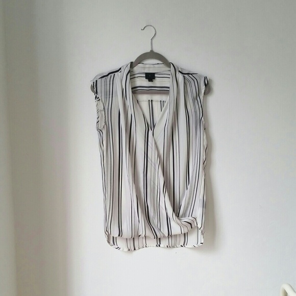 ▪ like new ▪ striped sleeveless faux wrap top