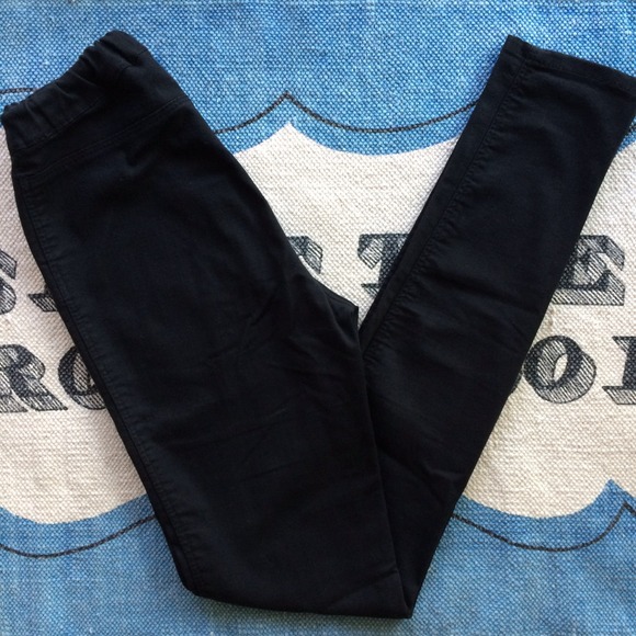 🚫SOLD on V🚫H&M Black Skinny Jeans (XS-S)