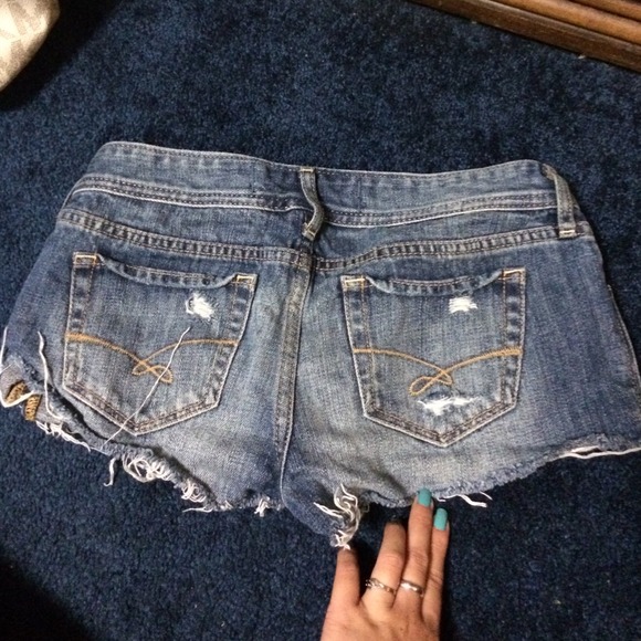 Ripped booty shorts - Picture 2 of 3