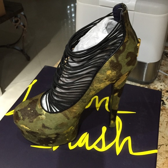 London trash NWB army print with gold
