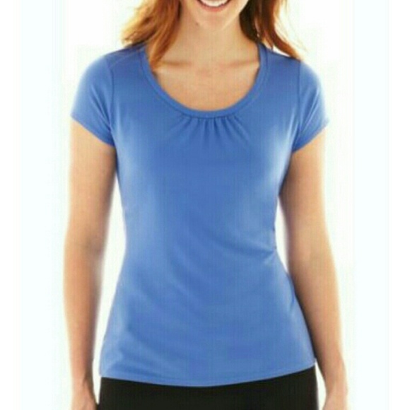 ▪ like new ▪ basic non-wrinkle tee
