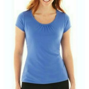 ▪ like new ▪ basic non-wrinkle tee