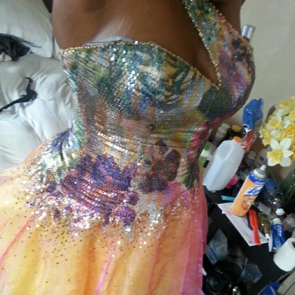 Beautiful prom dress! ???? - Picture 2 of 4