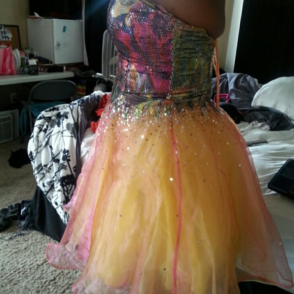 Beautiful prom dress! ???? - Picture 3 of 4