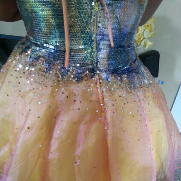 Beautiful prom dress! ???? - Picture 4 of 4