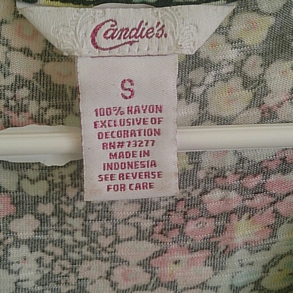 Candie's ruffle accent floral print top! - Picture 3 of 3