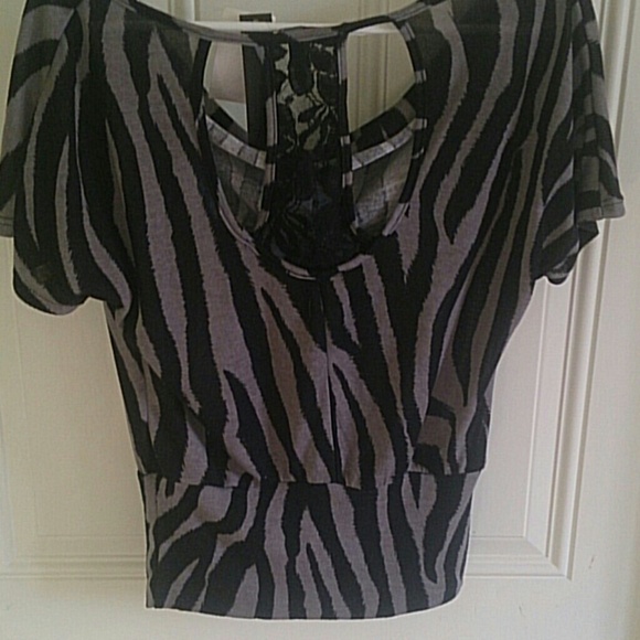 Zebra cowl neck top! NWT - Picture 2 of 3