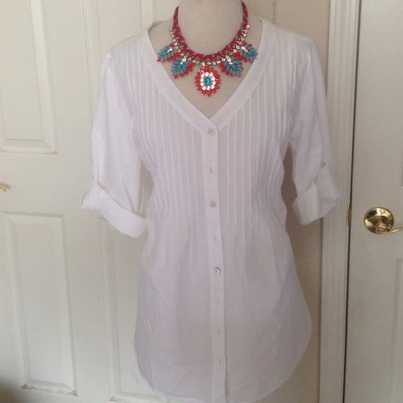Brand new white top super cute 🎀