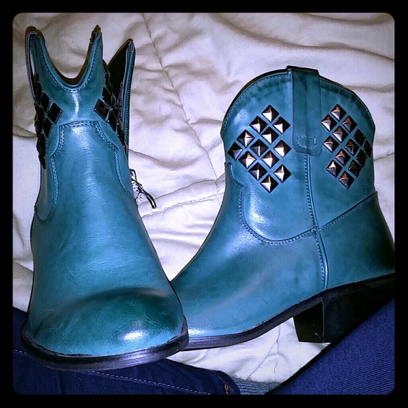 🔴SOLD🔴Green Studded Ankle Booties