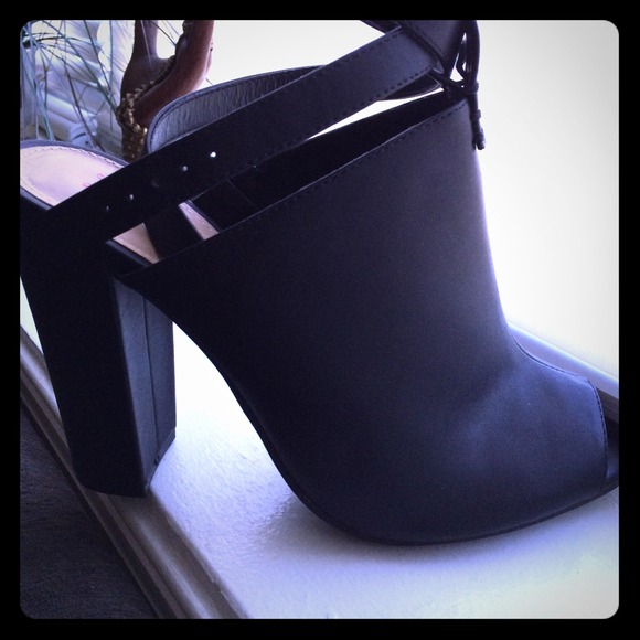 ✨SALE✨"Damienne" peep toe mule heel