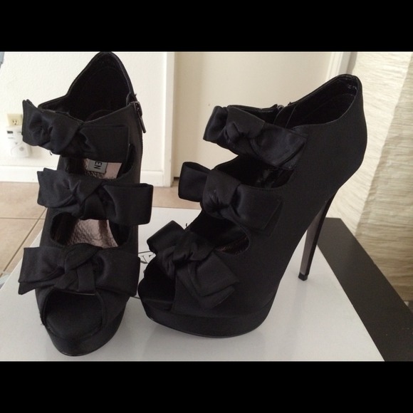 Brand new Steve Madden faame stilettos