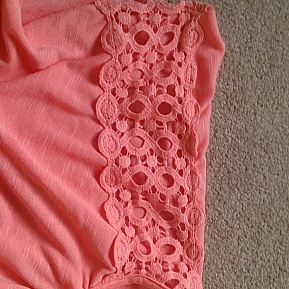 Sold in bundle!! Coral banded bottom top! - Picture 2 of 3