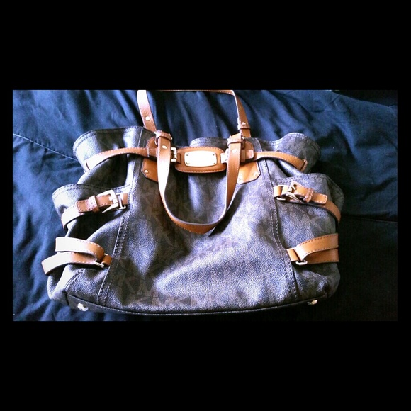 Michael kors authentic tote bag.