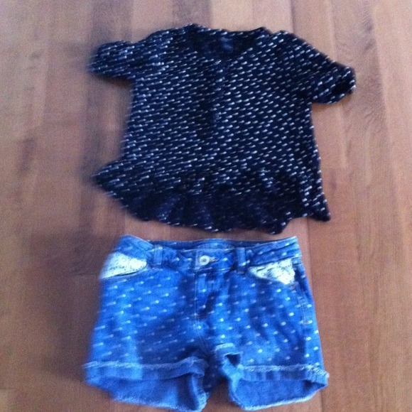 Short sleeve shirt with jean shorts