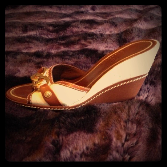 SALE! ⭐️Cole Haan wedges in cognac and cream linen