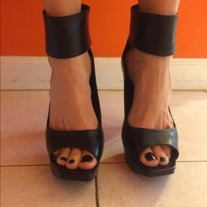 Jessica Simpson platform heel.