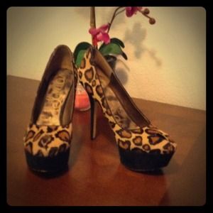 Sam Edelman leopard pumps