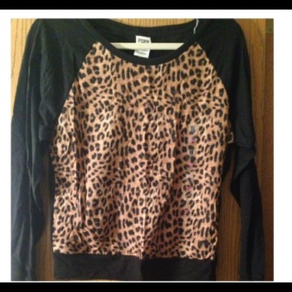 🚫 SOLD 🚫VS cheetah print shirt SMALL