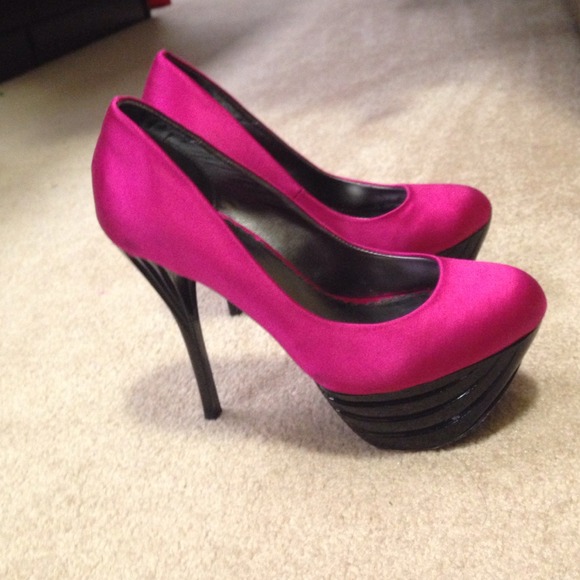 Hot Pink Satin Pumps Heels - Picture 3 of 4