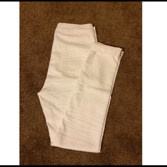 ❌SOLD❌White high waisted jeans