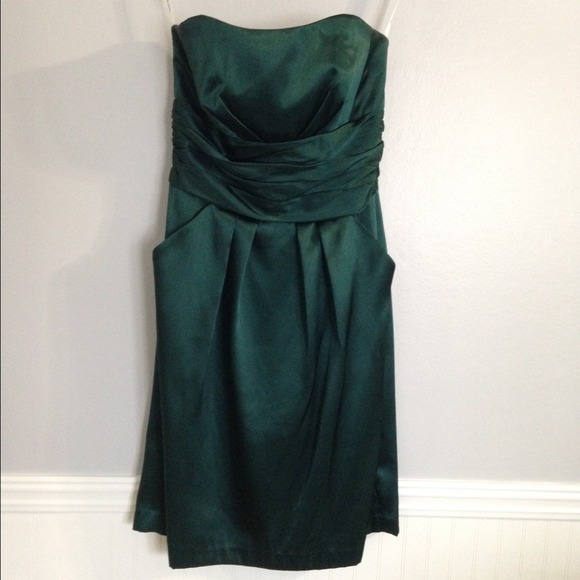 Holly Green Strapless Dress with Ruched Waist - Picture 2 of 3
