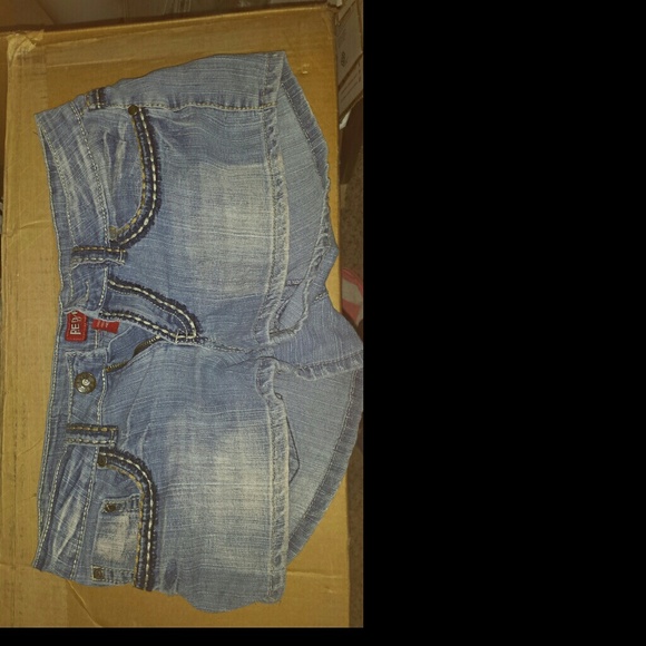 Stretchy denim shorts