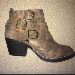 never worn report booties