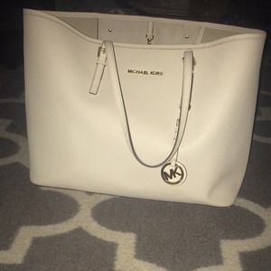 Michael Kors Jet Set Tote
