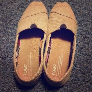 Burlap Sac Toms!