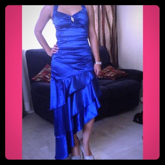 Fitted blue prom dress