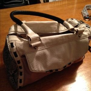 Jessica Simpson hand bag